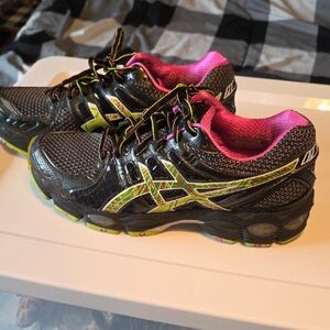 #8 Asics Black and Pink Athletic Shoes Great Condition